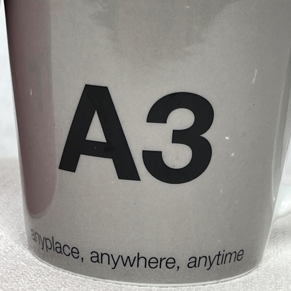 Cute designer porcelain mug set, by TOCA. - Picture 3 of 14